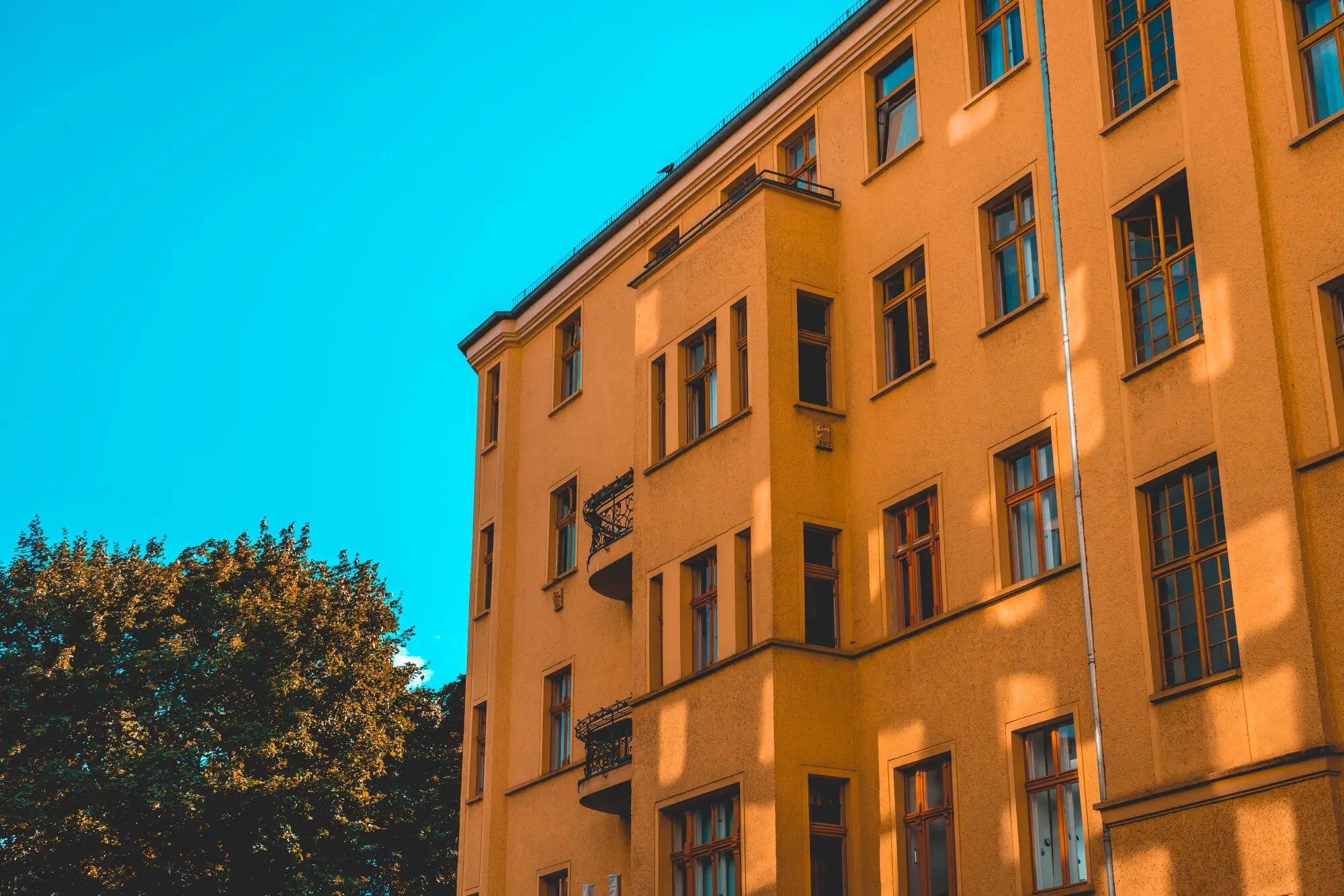 Partnering With a Real Estate Agency in Clarksville, TN: Benefits and Considerations